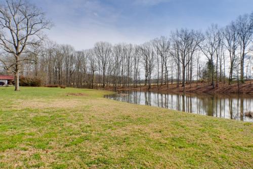 Dog-Friendly Georgia Home with Grill and Fishing Pond!