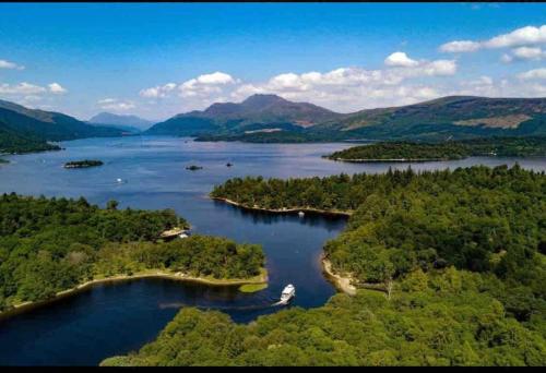 Dumbarton cosy home, Loch Lomond