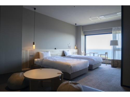 2 twin beds, 3 futon beds