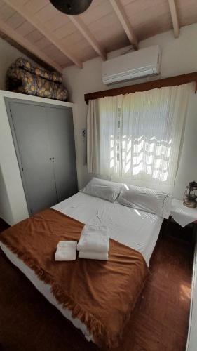Casa de Huéspedes Muñiz sobre parque de 1000m2, 1 dormitorio, 20m2 cubiertos, baño con ducha, pileta cilíndrica de 3x076