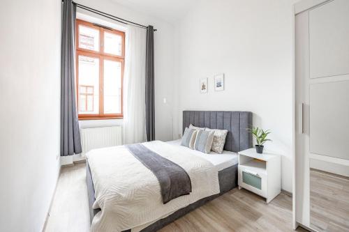 Central Deluxe Gozsdu Court Apartment