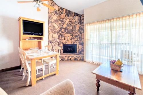 Lagonita Lodge in Big Bear Lake, USA