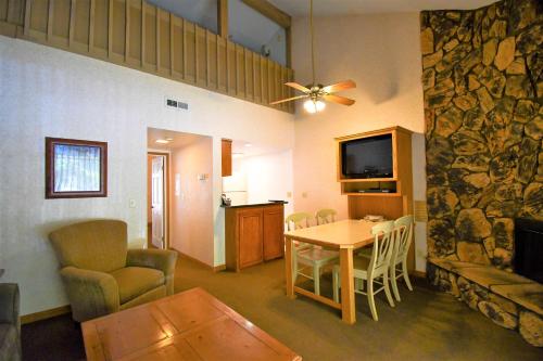 Lagonita Lodge in Big Bear Lake, USA