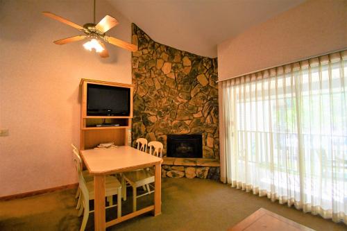 Lagonita Lodge in Big Bear Lake, USA