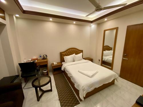 room detail thumbnail 1
