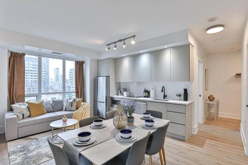 3 BR w/parking Downtown Toronto