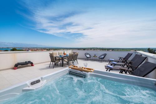 Luxury with jacuzzy on a private roof terrace, Nin (fotografie 3)