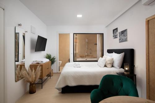 Deluxe Studio in Center with Parking and Bathtub 4