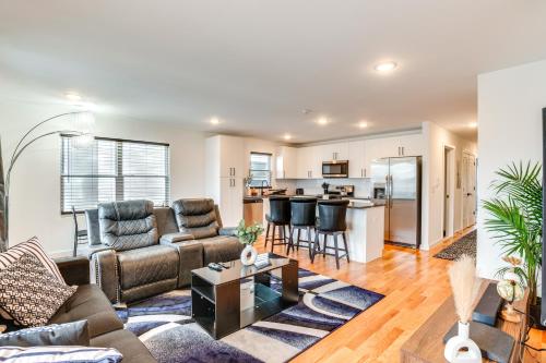 Modern Elizabeth Apartment about 1 Mi to Train Station in Elizabeth, USA