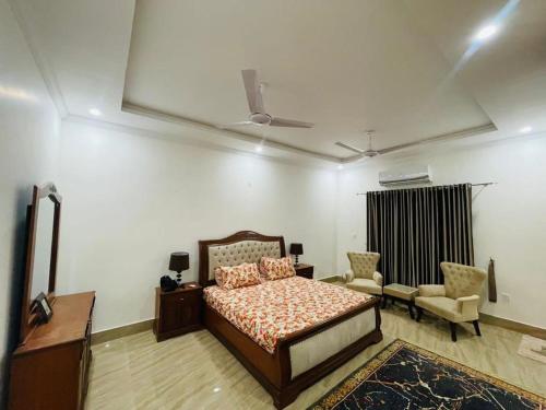 Fully Furnished 3 bedrooms Haven - image 9