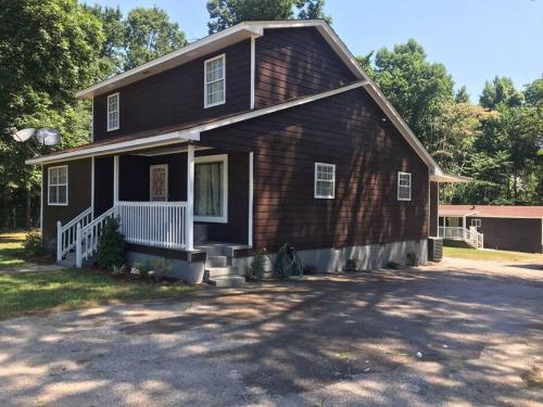 Secluded Cabin Home with 7 bedrooms and acreage