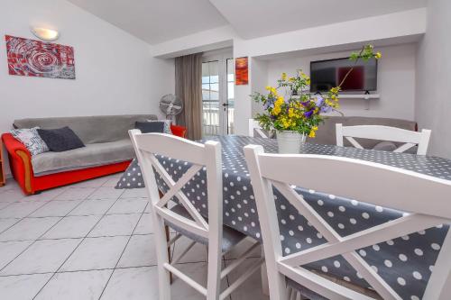 One-Bedroom apartment Standard image 9