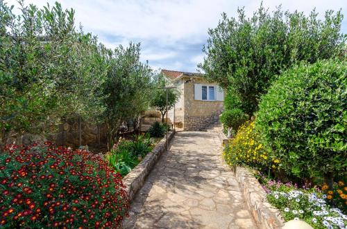 Accommodation in Basina