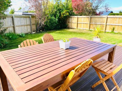 Luxurious Home Close to Beach near Tunnel Beach