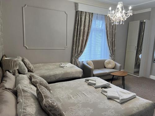 Tanes Hotel - image 12