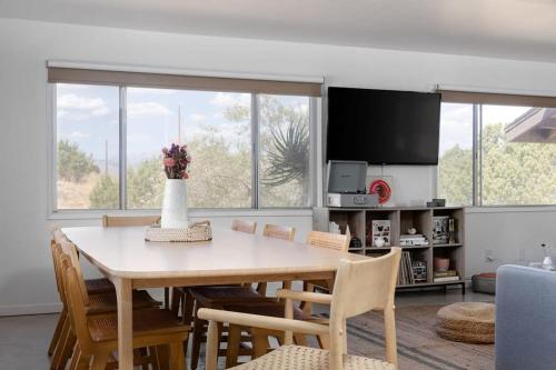 Sommer Ranch I Hiking Trails & Mountain Views