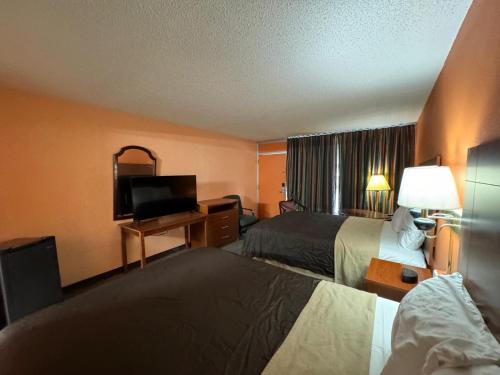 College Inn Spartanburg – Spartanburg, SC