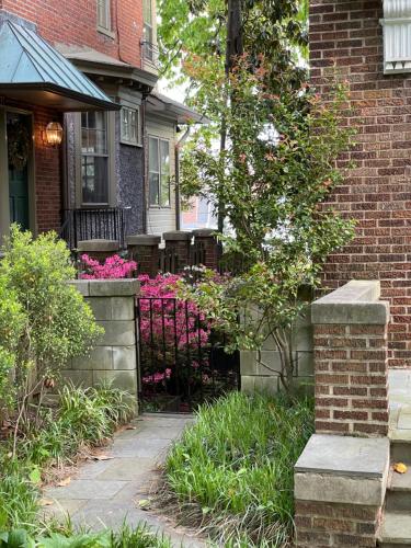 2 Bedroom by Zoo, Metro, Park and Embassies in Forest Hills - Best Location in Washington, USA