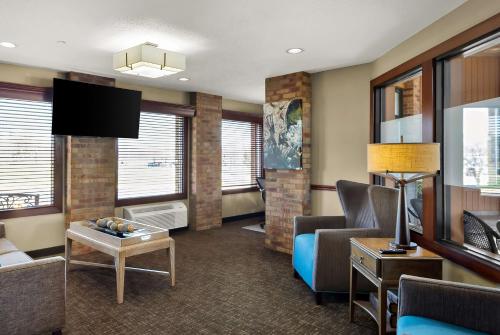 Best Western Lakewood Inn - image 6