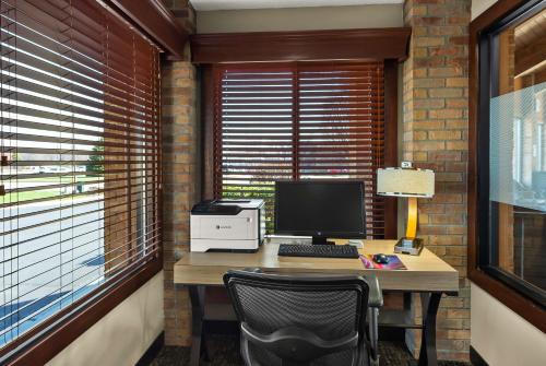Best Western Lakewood Inn in Hebron, USA