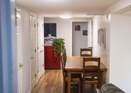 2 Bedroom by Zoo, Metro, Park and Embassies in Forest Hills - Best Location in Washington, USA