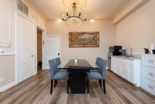 Lavish 2-bedroom Apartment in LA! in Los Angeles, USA