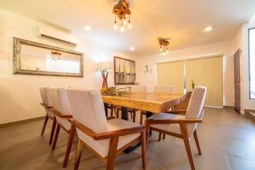 Stunning family house pool 5 min from the beach in Jarretadera, Mexico