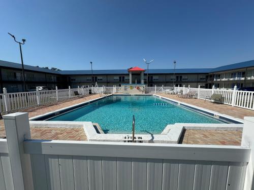 Motel 6 Englewood, FL - 수영장