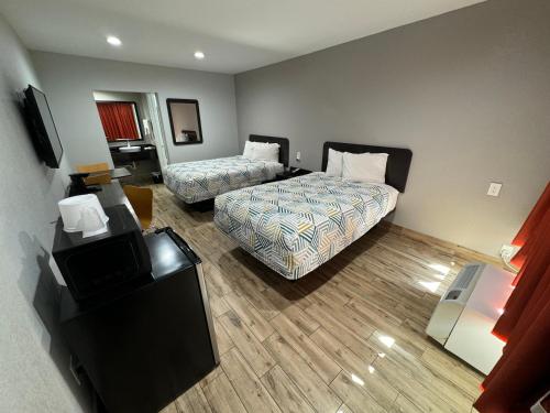 2 double beds