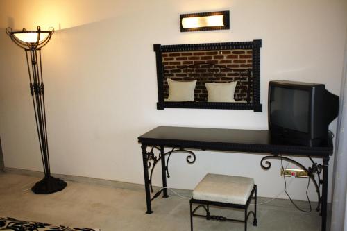 1 king bed, 1 sofa bed
