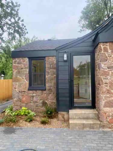 Campus Cottage Kng Bed! Walk To Uco And Downtown in Edmond, USA