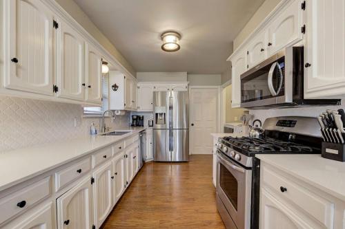 Family Home 5 Beds 3 Baths By Oc in Edmond, USA