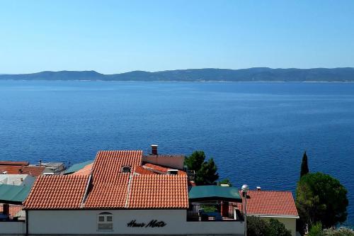 Apartments with a parking space Pisak, Omis - 1009