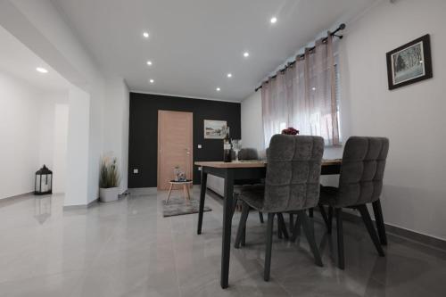 Apartments with a parking space Vrbovec, Prigorje - 22922