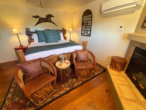 Casa Sedona Inn Room Type - Southwest Memories - King Room with Mountain View Casa Sedona Inn Room Type - Southwest Memories - King Room with Mountain View
