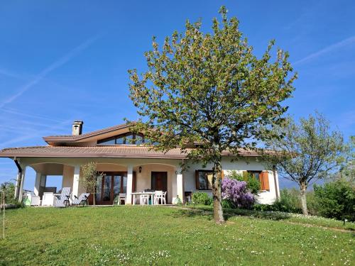 Etage entier independant d une villa , avec terrasse, jardin, 2 a 6 personnes gîte à louer Frisanco