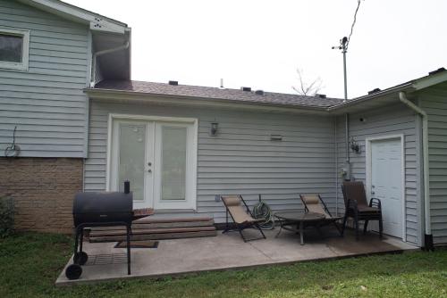 A huge Sprawling House on a large lot -15 minutes to St Louis in 美景高原