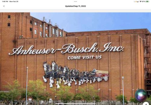 A huge Sprawling House on a large lot -15 minutes to St Louis in 美景高原