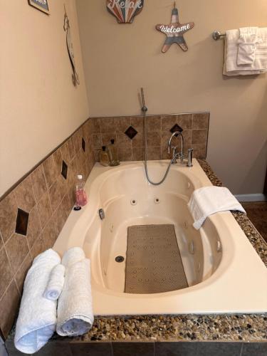 A huge Sprawling House on a large lot -15 minutes to St Louis in 美景高原