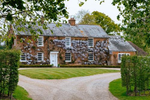 Stunning 6-bed country house with heated pool gîte à louer Headcorn