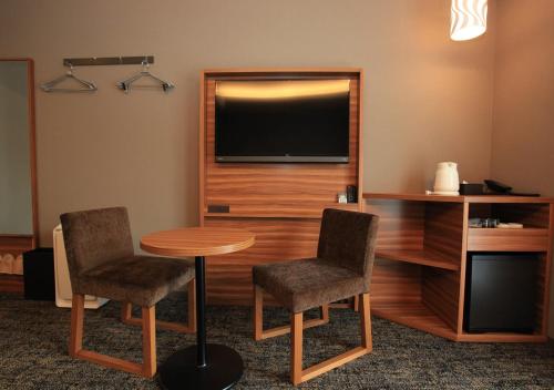 Premium Twin Room image 2