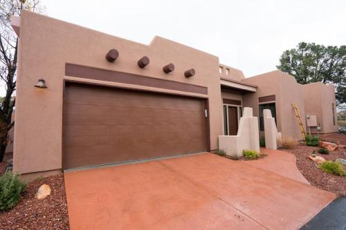 Elevated Zen: Sedona's Rooftop Retreat for 9!