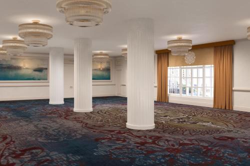 Renaissance Cleveland Hotel - image 10