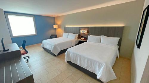 Standard Room with Two Queen Beds image 2