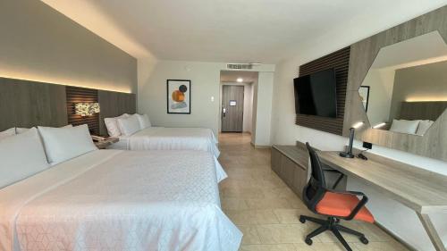 Standard Room with Two Queen Beds image 10