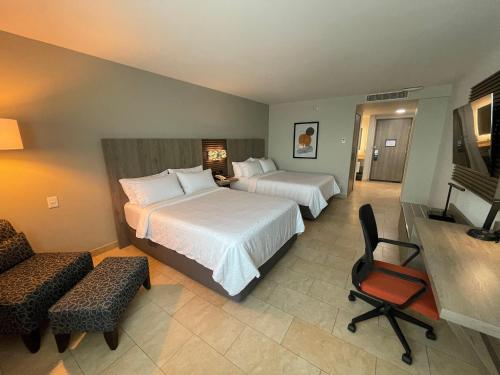 Standard Room with Two Queen Beds image 6