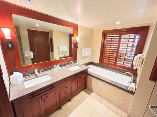 Ko Olina Beach Villas O1002 - 3BR Luxury Condo with Stunning Ocean View & 2 Free Parking