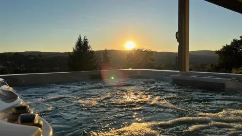 Wellnorama 1 - WellnessFerienhaus mit Pool, Sauna und eigenem Whirlpool mitten in Deutschland in Wasungen, Deutschland