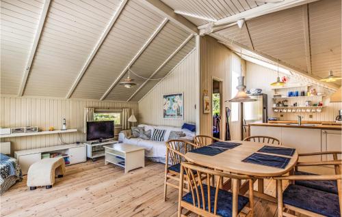 Kitchen, Three-Bedroom Holiday Home In Skalskor in Skaelskor