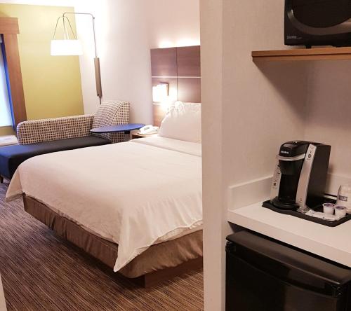 Holiday Inn Express and Suites Surrey